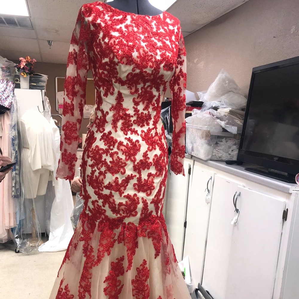 Dress - Picture 3 of 3